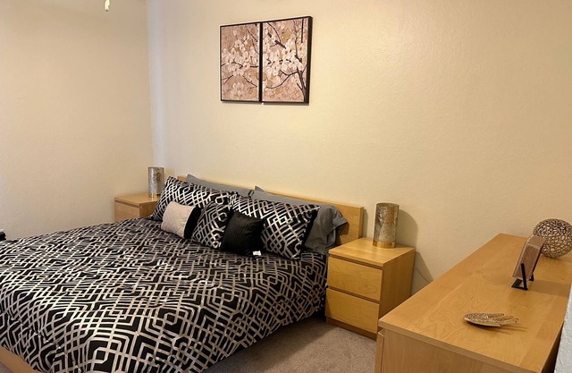 Modern Rental*Business Trip*King Bed*Wifi-Pool/Gym