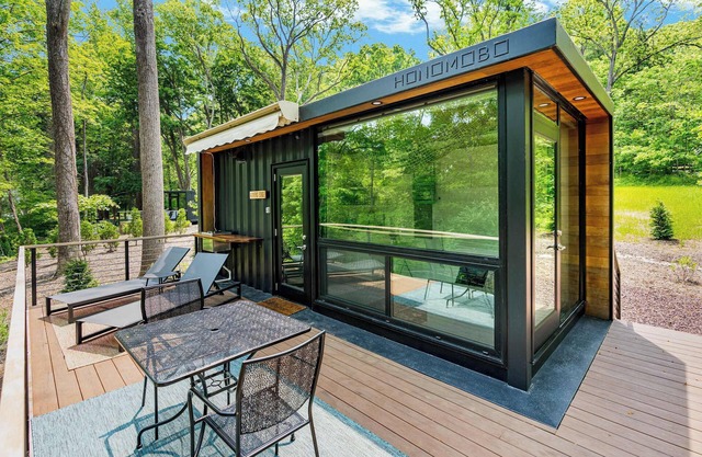 Modern Riverside Cabin w Hot Tub, Fire Pit, Kayaks