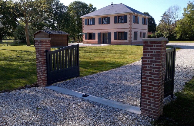 Modern spacious 5 bedroom house in heart of beautiful green coastal village