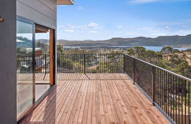 Modern, spacious & sunny home with stunning views