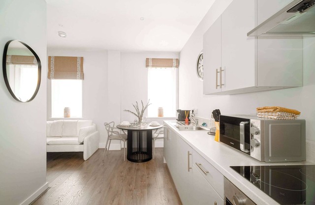 Modern Studio Apartment in Waterloo, Liverpool