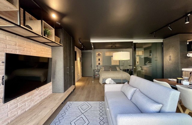 Modern Studio Apartment, Terrace & Workspace with Panoramic Views