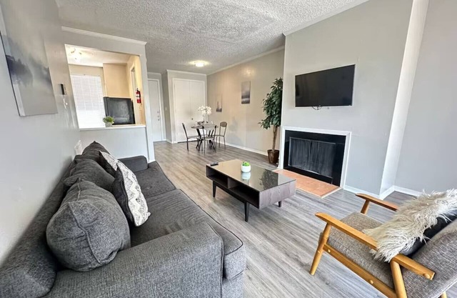 Modern & Stylish Space in Heart of BayArea Houston