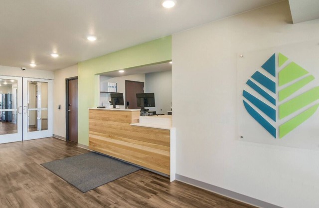 Modern Suite with Full Kitchen Near Pinnacle Promenade and Shiloh Memorial Park