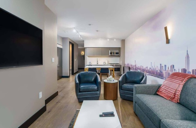 Modern Tennyson St Flat w/Luxe Finishes & Bedding