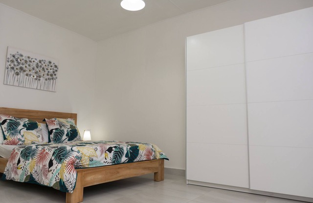 Modern Town House 5 Mins from the beach!