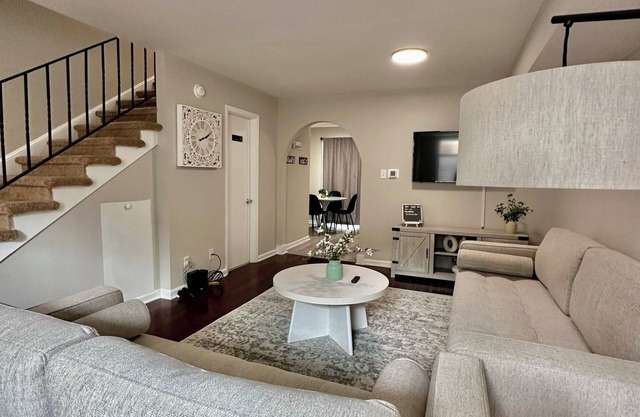 Modern Townhome w/Balcony Walk to FUSE Stadium