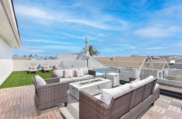 Modern Tri-Level Condo | AC & Rooftop Deck | Tons of Lounge Space | It's Got the Wow Factor