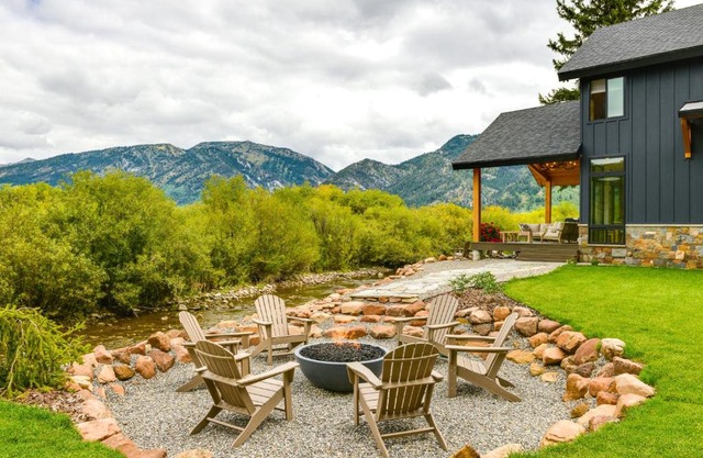 Modern Turnerville Cabin with Hot Tub and Scenic Views
