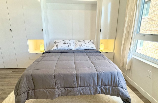 Modern Uptown Studio Near Downtown!