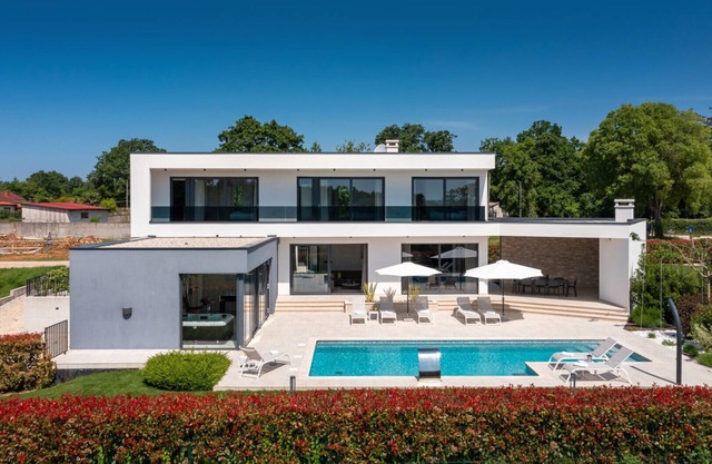 Modern villa Blanka with pool and grill in Tinjan