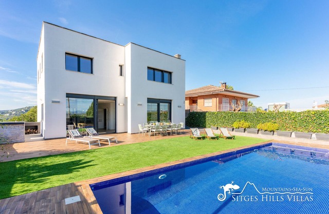 Modern Villa Divina with private pool close to Sitges