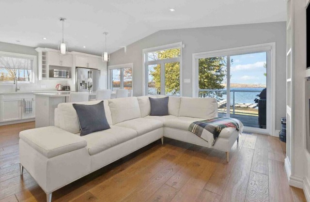 Modern Waterfront Home on Georgian Bay w/Hot Tub!