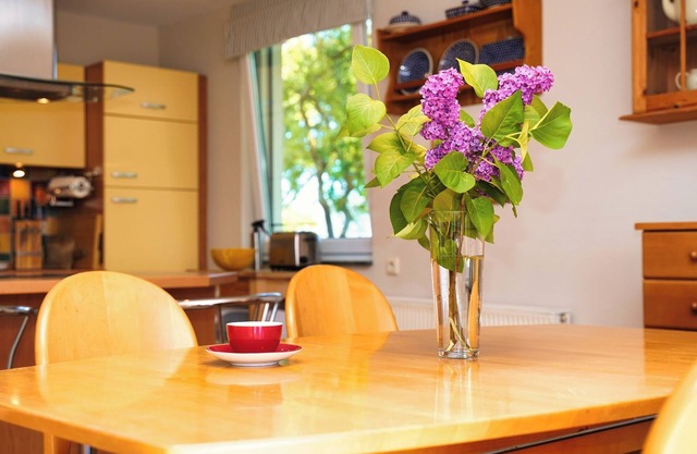 Moderne 3-zimmer Ferienwohnung "to'n Appelboom" mit Meerblick zum Achterwasser