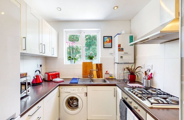 Modernistic 2 BR Maisonette in Kingsbury