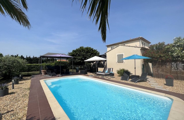 MODERNITY, COMFORT, SWIMMING POOL, VIEW AT THE FOOT OF MONT VENTOUX