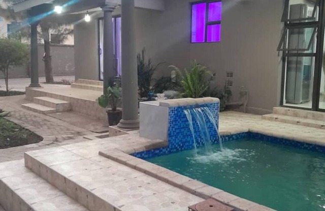 Modernly Furnished Standard Room With Queen bed - 2220