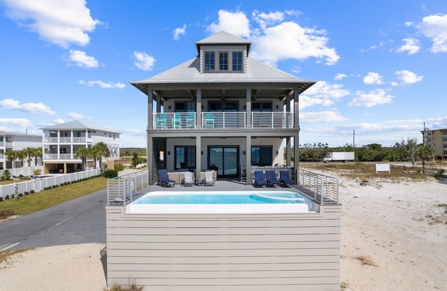 Mojo Risin: Massive Beachfront MB Home- Amazing Outdoor Space & Pool, Sleeps 21