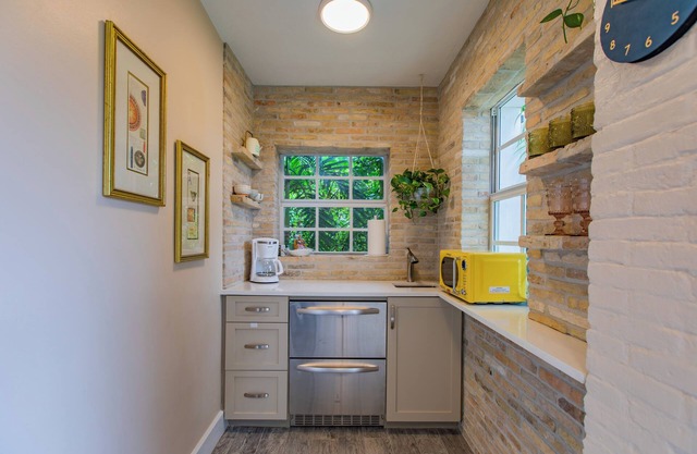 Moko Jumbie House - "Historic Suite" nA Modern 1-Bedroom Oasis.