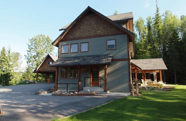 Moments to Red Mountain Resort