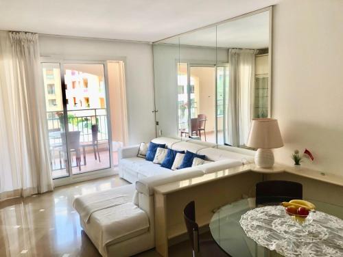 Monaco, Fontvieille district, elegant & quiet renovated apartment, with terrace & pool, 15min walk to Port Hercule