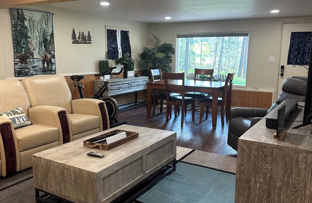 Montana Forest Retreat, Easy Walk to Flathead Lake, 1.5 Acres Fenced for Dogs!