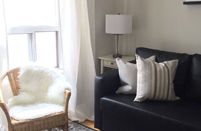 Monthly Rental in Central Toronto, the Annex, near Subway, U of T, Yorkville.