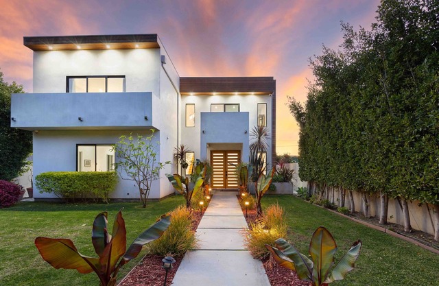 Monthly Rental-Luxurious Home-2 Miles To Beach