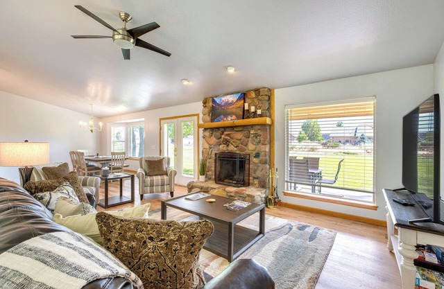 Montrose Retreat w/Stunning Mountain Views!