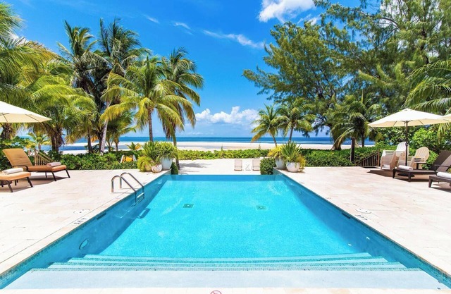 Moon Kai: Luxury Beach Villa w/Spectacular Pool Deck & Perfect White Sandy Beach