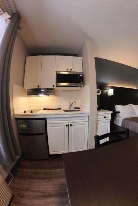 Moonlight Inn and Suites Sudbury