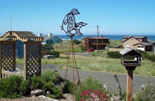 Moonstruck Mermaid Fenced Yard Pet Friendly Ocean View Hot Tub Wifi Prem Cable