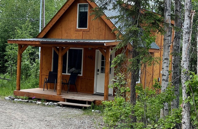 Moose Landing Cabin F93 cozy cabin in the woods, and close to town