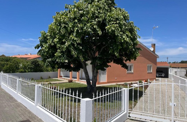 Moradia alegre no centro da Vila da Tocha.