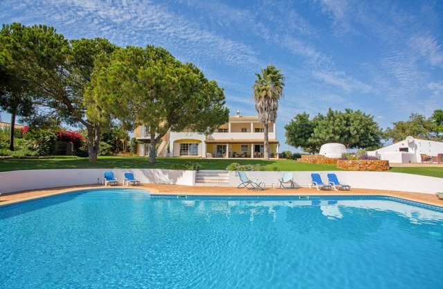 Moradia Silves - Six Bedroom Villa, Sleeps 12