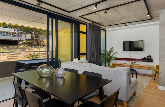 Morden Apartment at the Peak of Bo-Kaap - Pool