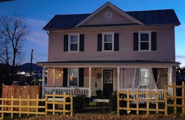 Moroccan-style retreat; mountain view; 5 Min to Luray caverns