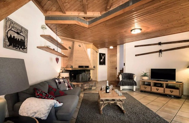 Morzna Residence - Spacious apt in the heart of the village near chairlift and shops