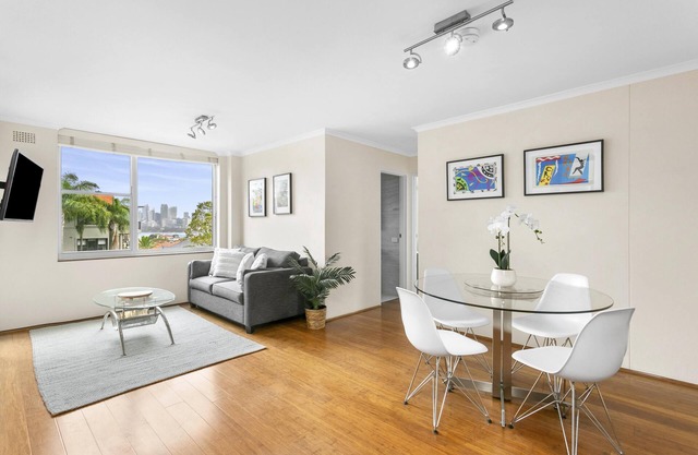 Mosman - MUS21 - Musgrave Street - 2BR Apartment with Harbour Views Parking Near South Mosman Ferry