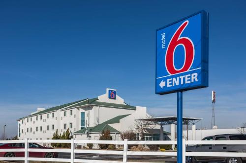 Motel 6 Dale, Indiana Near Holiday World and Splashing safari Santa Claus On I 64 Highway