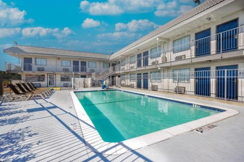 Motel 6 Fort Worth, TX East