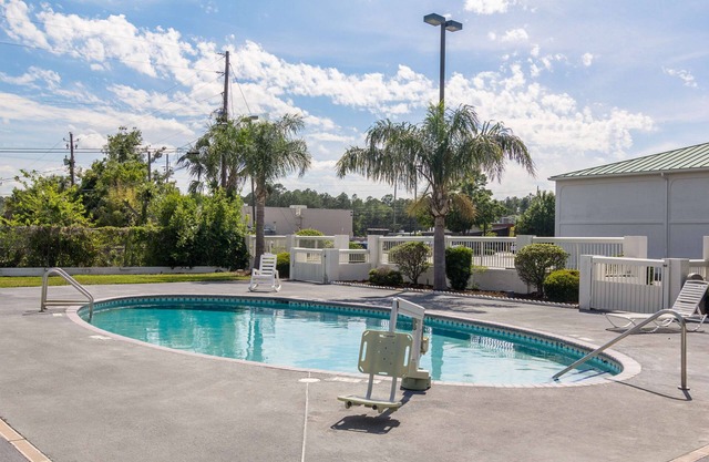 Motel 6 Waycross GA