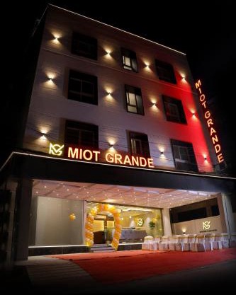 Mount Grande "formerly known as Miot Grande"