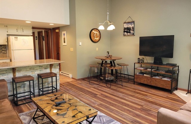 Mount Royal | 2BR/2BA | Main St Location| Free Bus