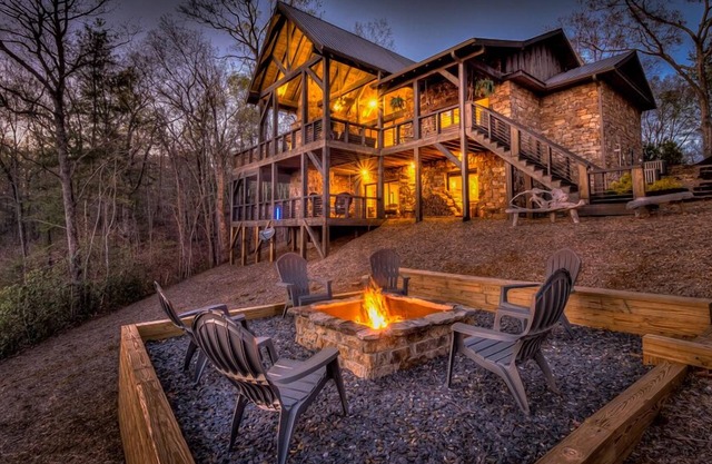 Mountain Bear Pass- Large Exclusive Lodge Style Home Views Outdoor Fireplace and Firepit
