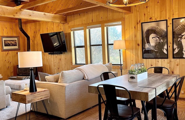 Mountain Cabin w Views/Fire Pit/Front Porch/Private/22 mi Ski Wolf Creek!