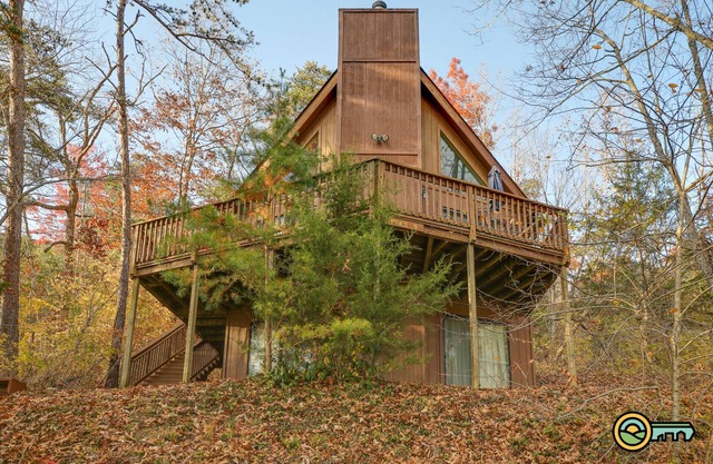 Mountain Chalet (#8) - Convenient to local dining | Great view of Resort's lush diving range!