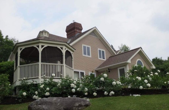 Mountain Falls: 5 br, fireplace, a/c, game room, hot tub!