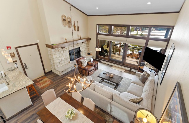 Mountain & Golf Course Views, & Minutes to Ski Lifts! PET FRIENDLY!