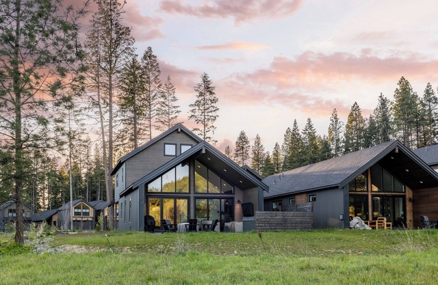 Mountain Haven in Suncadia: Nature Views, Hot Tub, Fire-Pit